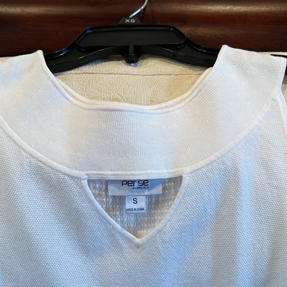 Per Se by Carlisle white, sleeveless top - Picture 4 of 8